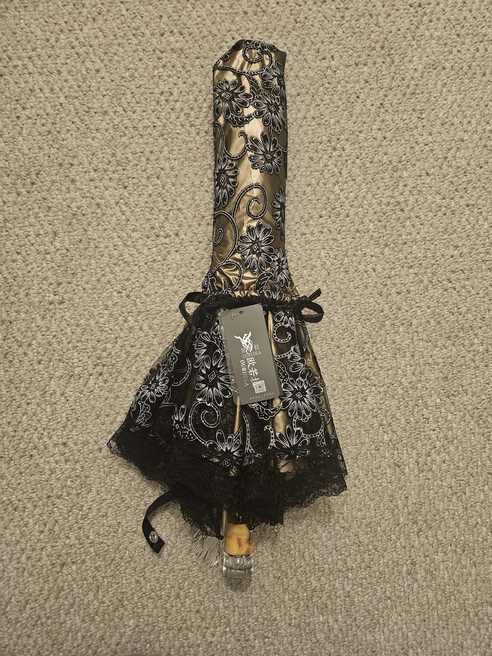 Gold and Black Lace Folding Parasol - Elegant Women's Umbrella - Picture 3 of 9